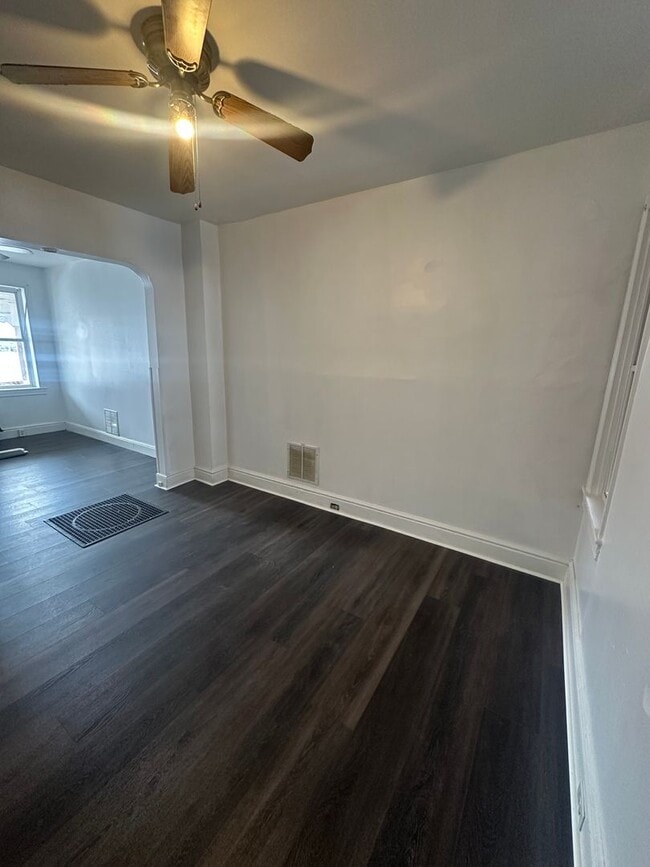 Photo - 927 W Poplar St