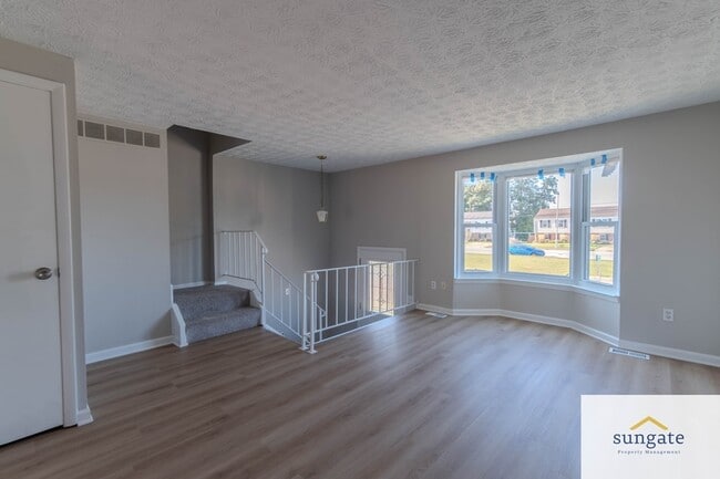 Photo - 422 Machias Pl