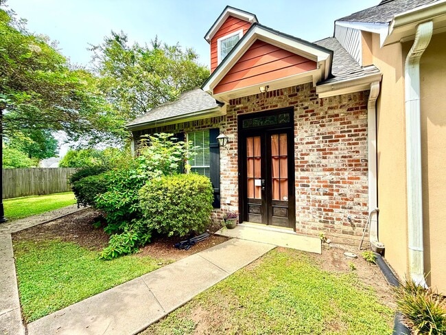 Building Photo - 9304 Pine Cone Ct