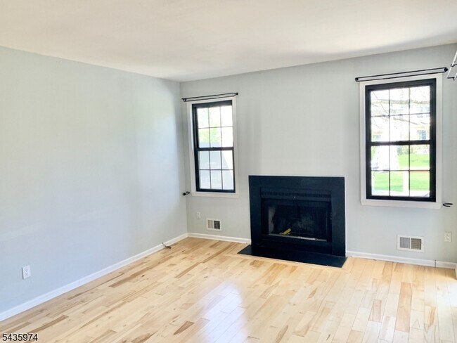 Photo - 305 Marten Rd