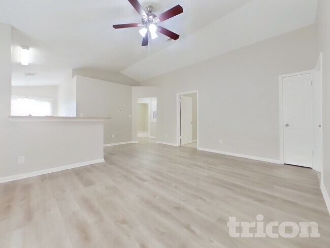 Photo - 3135 Kelling St