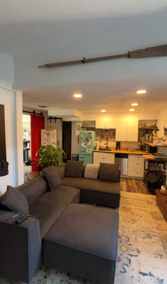 Photo - 1034 Queen St N Unit 1