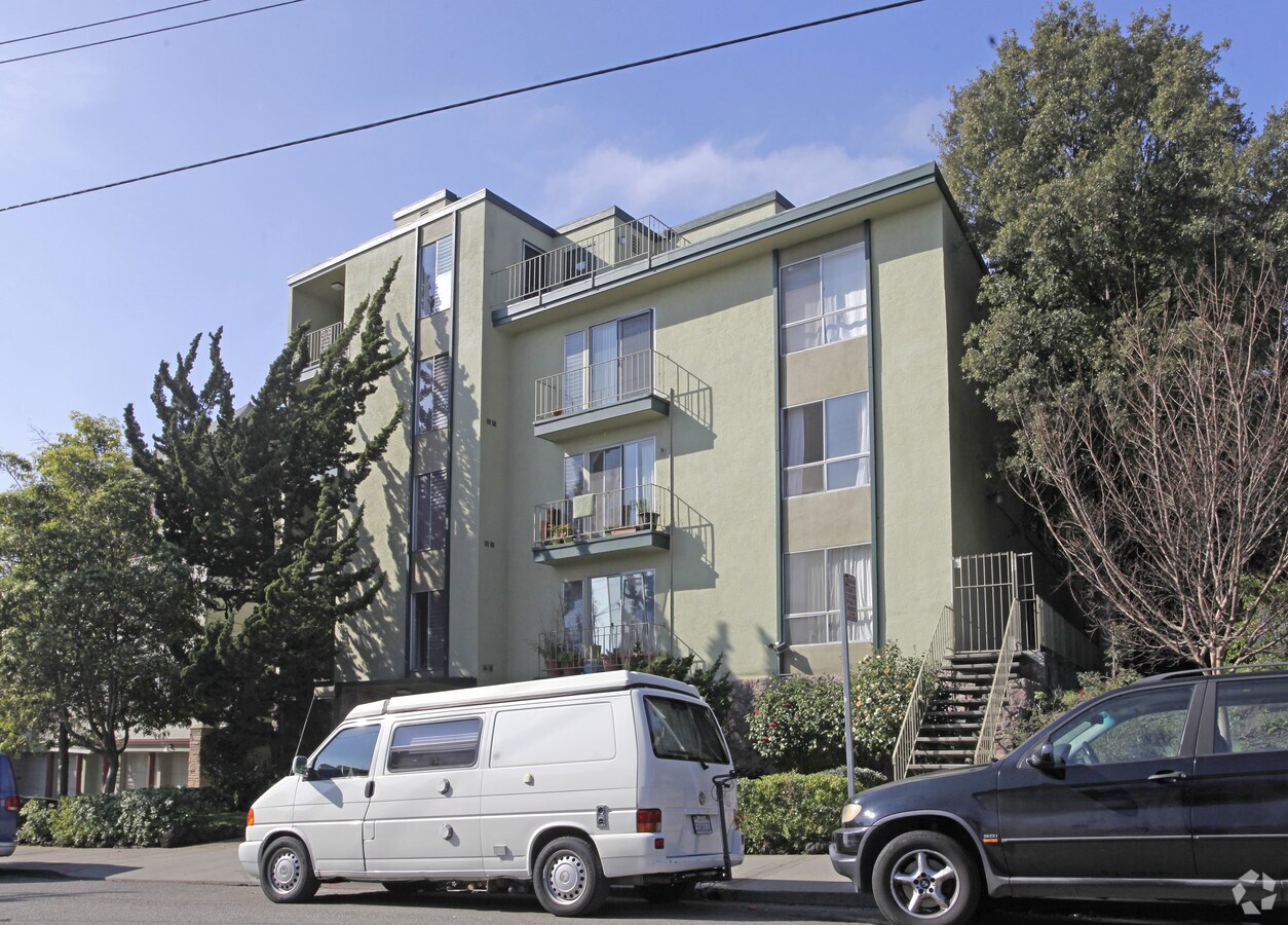 Photo - 303 Lee St Apartments