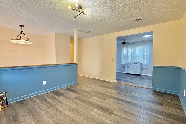 Photo - AVAILABLE NOW! (Pet Friendly)