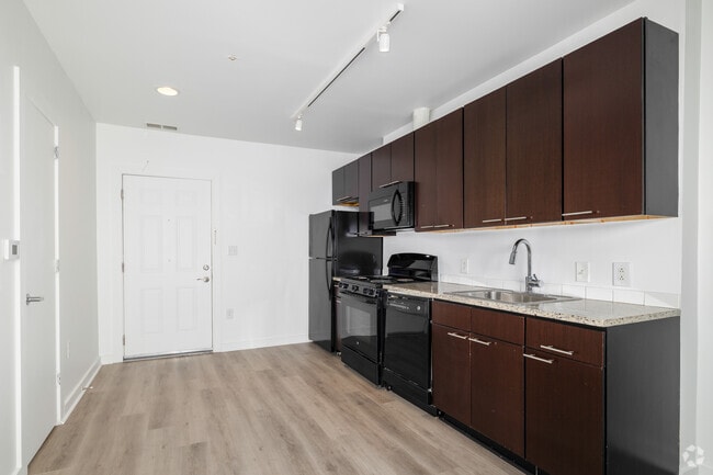 1BR, 1BA - 900SF - Kitchen