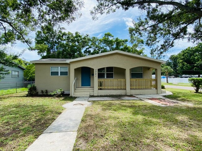 Totalmente renovado, pintura exterior e interior nuevas. Listo para entrar a vivir. - 1701 26th St S