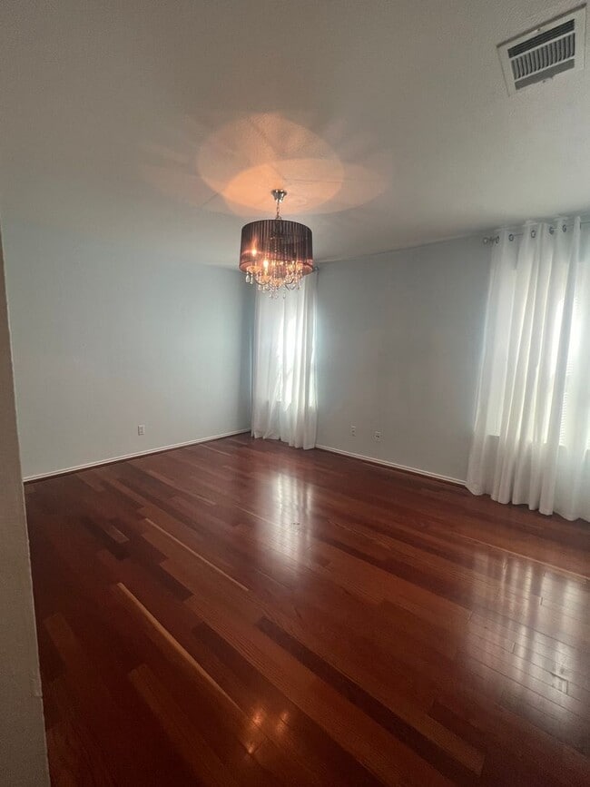 331 Golden Walk