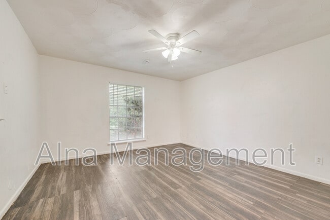 Photo - 2529 Belhaven Dr