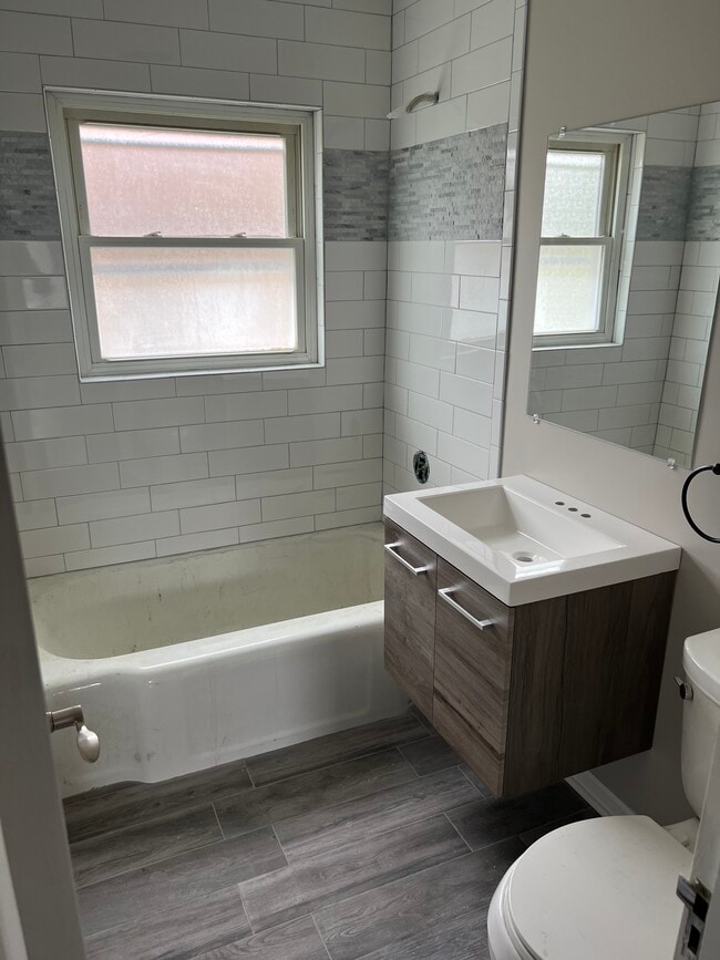 Photo - 1050 W Touhy Ave Unit 2