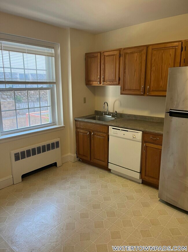 Photo - 550 Belmont St Unit 6