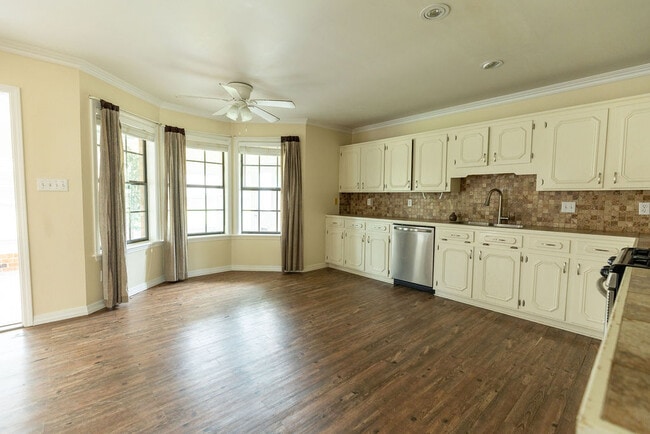 Photo - 1252 Christina Dr