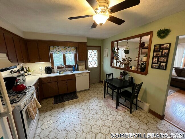 Photo - 213R Holland St.