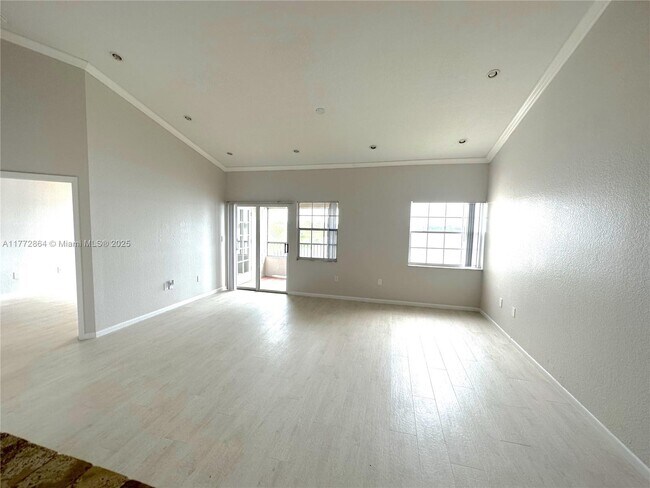 Photo - 2831 N Oakland Forest Dr