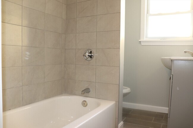 Photo - 60 Broad St Unit 1