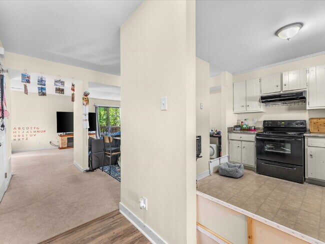 Photo - 1701 Early Settlers Rd