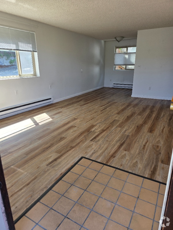 Building Photo - 3610 14th Ave W Unit 8 Rental