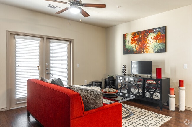 2BR, 2BA - 1,075SF - Living Room