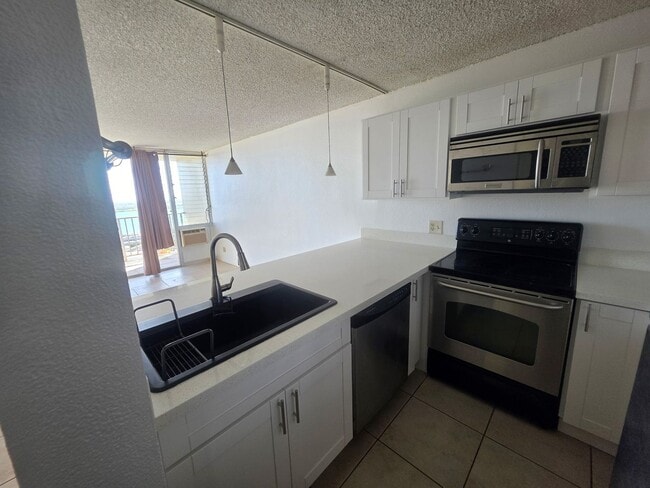 Photo - CONVENIENTLY LOCATED 1 BEDROOM / 1 BATH APARTMENT AVAILABLE NOW!