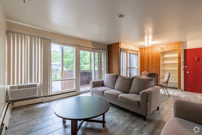 2BR, 1BA - 850SF - Balcony - Living/Dining Room - 832 Packard St