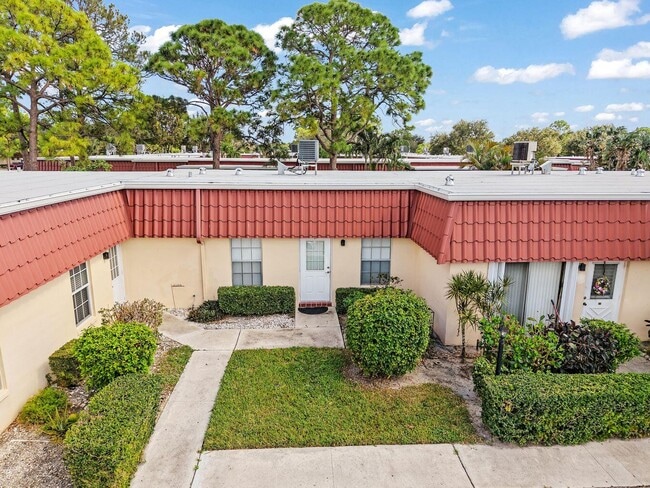 Photo - 871 Worcester Ln