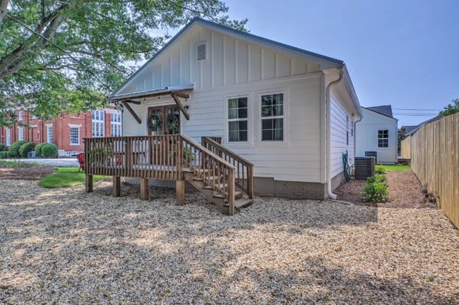 Photo - 107 Robinson Ave