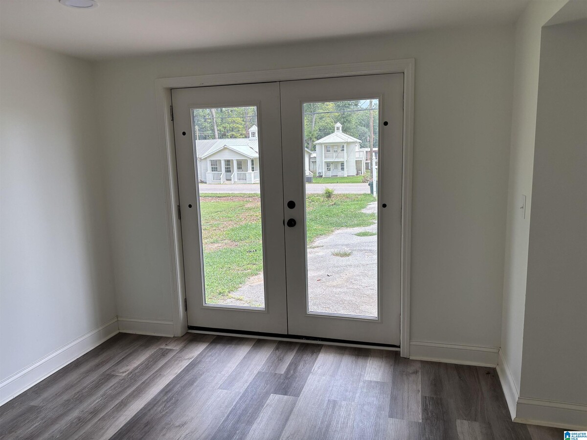 Photo - 1241 Oak St