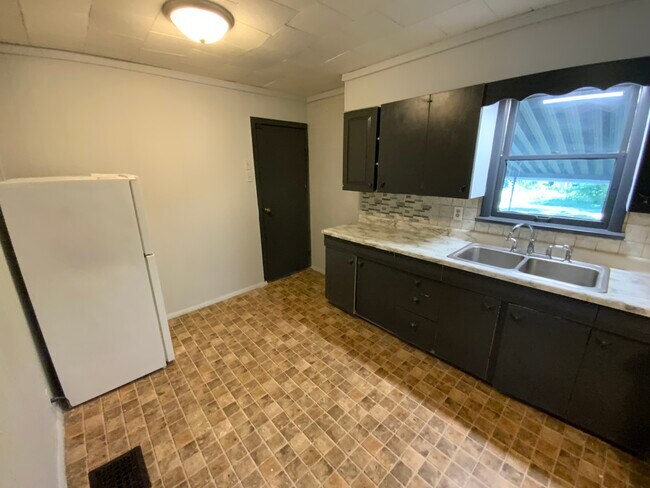 Photo - 17 Fairweight Ave