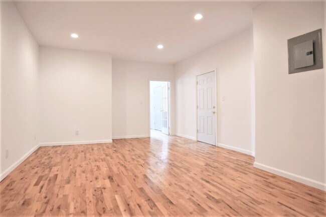 Photo - 1123 Halsey St Apartments Unit 2