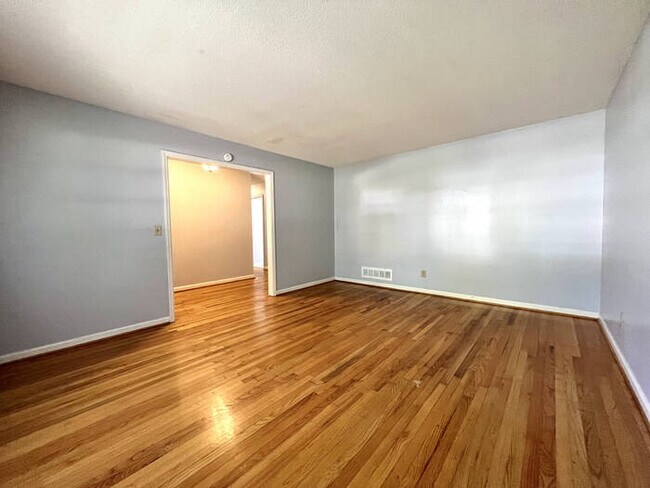 Photo - 212 Avery Lane