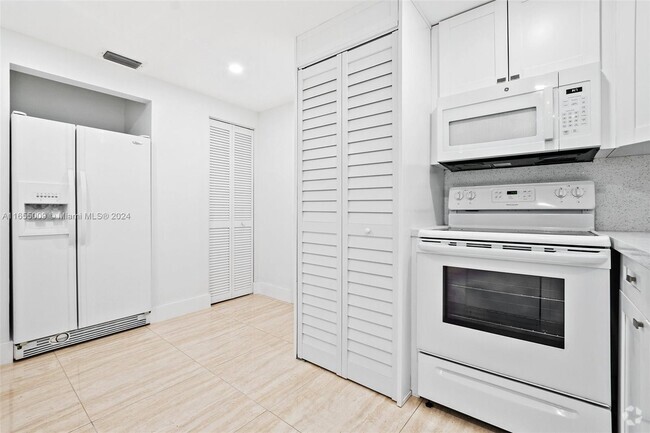 Building Photo - 6901 SW 147th Ave Unit 3H Rental