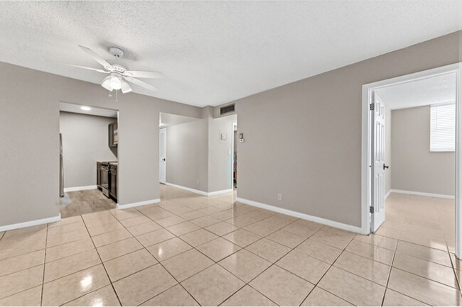 Photo - 3910 Crystal Lake Dr Unidad 204