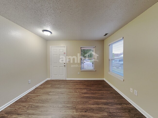 Photo - 654 Day Break Drive