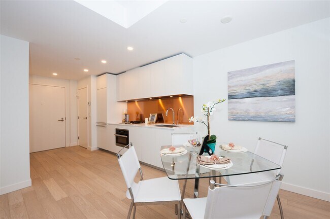 Photo - 1480 Howe St