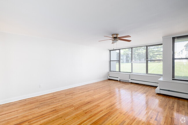 1BR, 1BA - 750SF - Lower Unit - Living Room