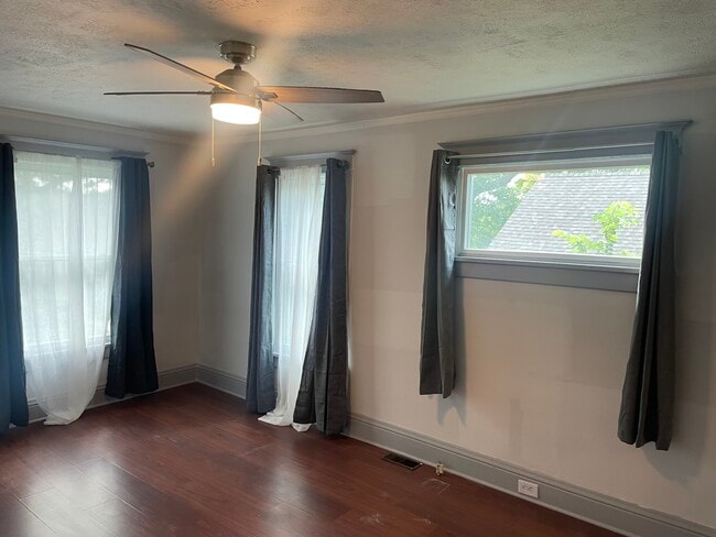 Ventanas vivas - 6532 Bedford Ave