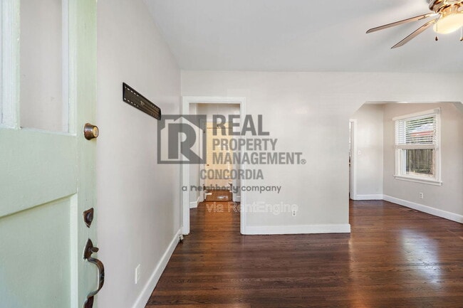 Photo - 2009 Oakwood Ave