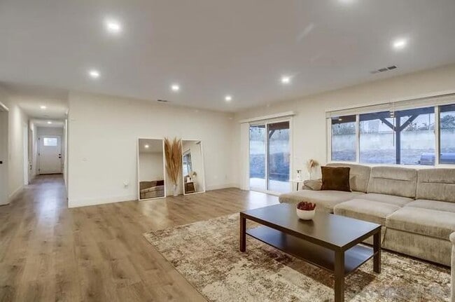 Photo - 6964 Mt Vernon St