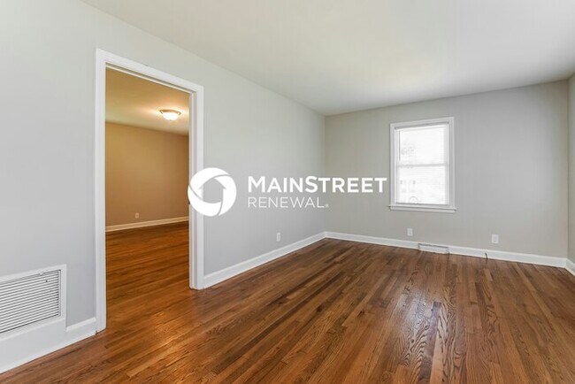 Photo - 2 Bedroom Pet-Friendly Home in Durham, NC with Main Street Renewal