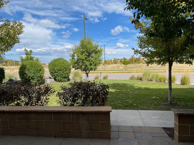 Photo - AVAILABLE NOW!

Across from Central Park, 3 bed/4 bath Townhome