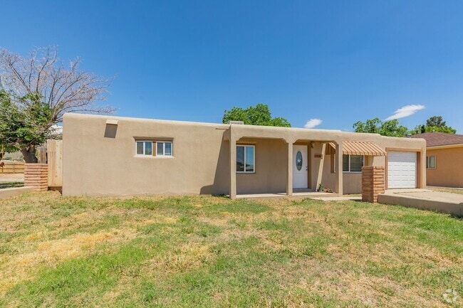 Building Photo - Spacious 4 Bedroom Home