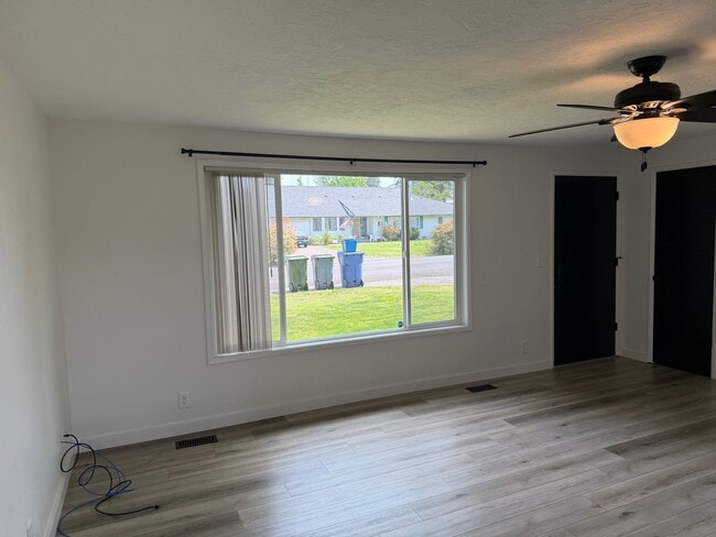 Photo - Updated 2 bedroom 1 bath duplex!