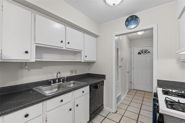 Photo - 2800 Westhill Dr Unit 103