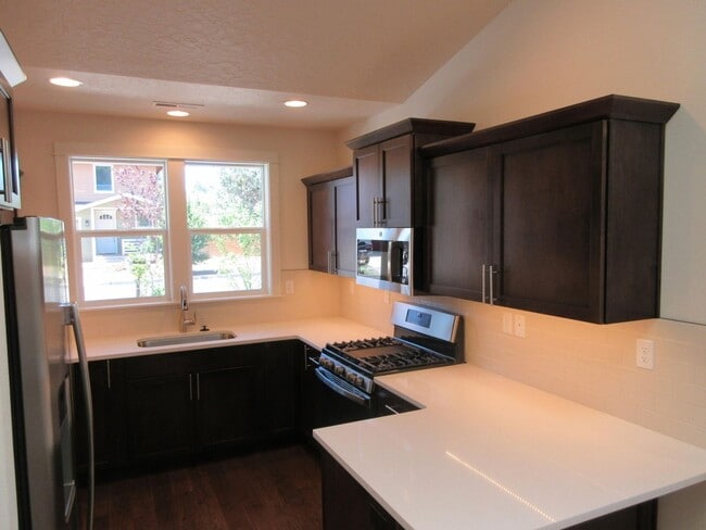 Photo - 2856 Huettl Ln