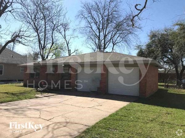 Building Photo - 3105 McKinney Dr Rental