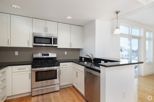 2BR, 2BA - 1195SF - Kitchen