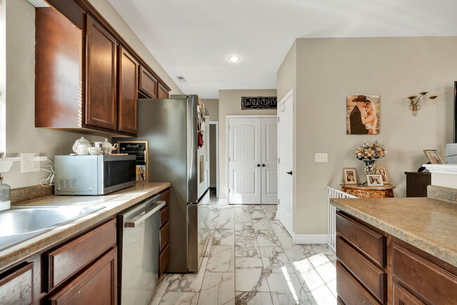 Photo - 122 Neely Cir NE