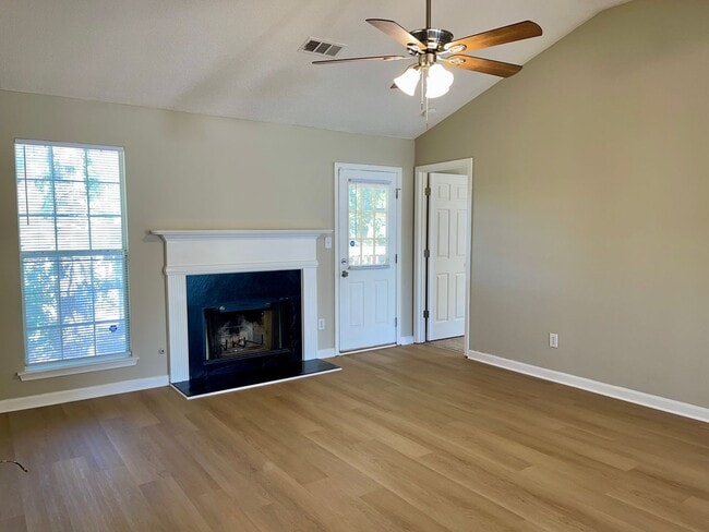 Photo - Remodeled  3 Bed/2 Bath Home in a Quiet bu...