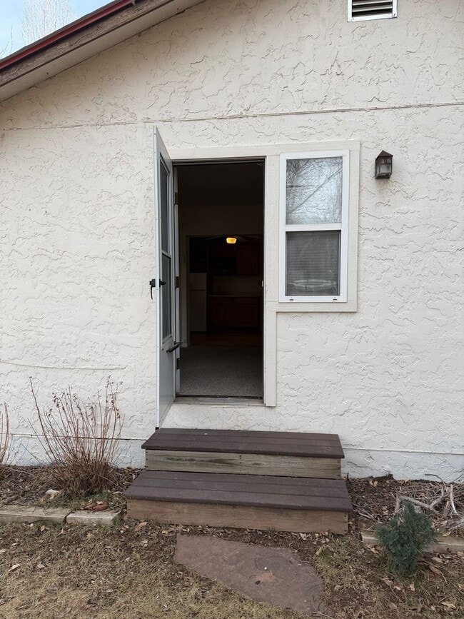 Photo - 2910 Junction St