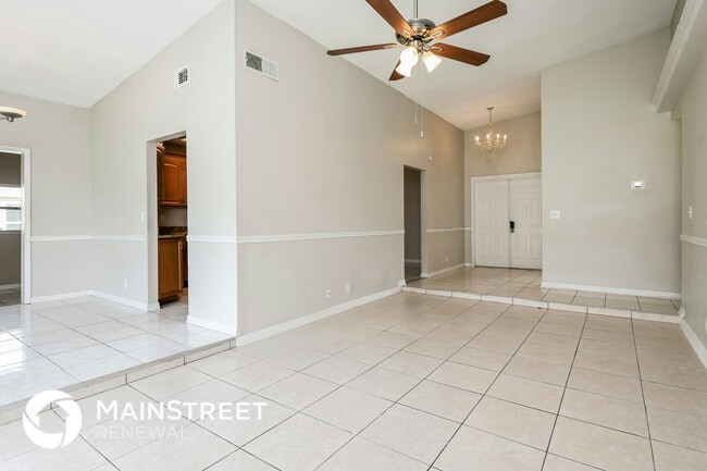Photo - 820 E Flag Ln