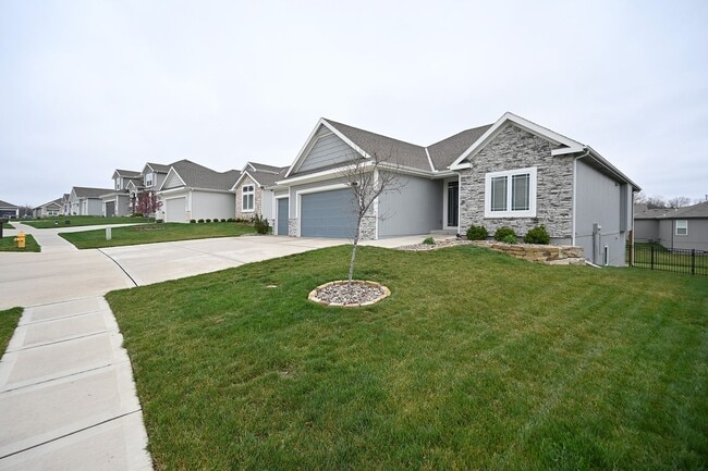 Photo - 7465 NW Douglas Ct